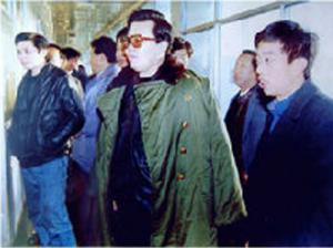 1993年12月時(shí)任河南省委書(shū)記、現(xiàn)任中央政治局常委的***視察我廠